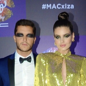 Camila Queiroz e Klebber Toledo chamam atenção por estilo em baile de máscaras da MAC cosméticos no Jockey Club de São Paulo, na noite desta quinta-feira, 05 de março de 2020