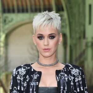 Gravidez de Katy Perry, revelada em clipe, foi planejada: 'Não foi acidente'