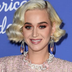 Acidente? Katy Perry diz que gravidez foi planejada em entrevista a uma rádio norte-americana