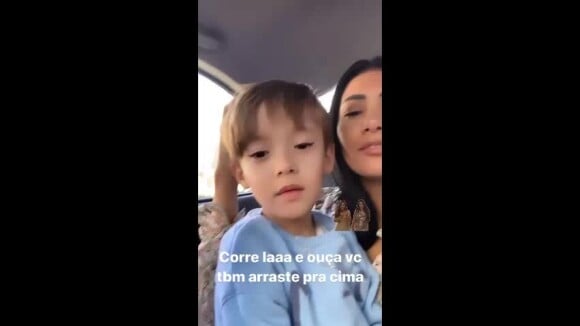 Vídeo: a cantora Simone se divertiu cantando com filhos no carro