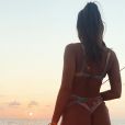 Anitta faz foto de biquíni fio-dental avistando o pôr do sol nas Maldivas