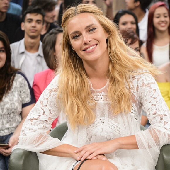 Carolina Dieckmann apareceu dançando zumba em vídeo rápido com o filho, José