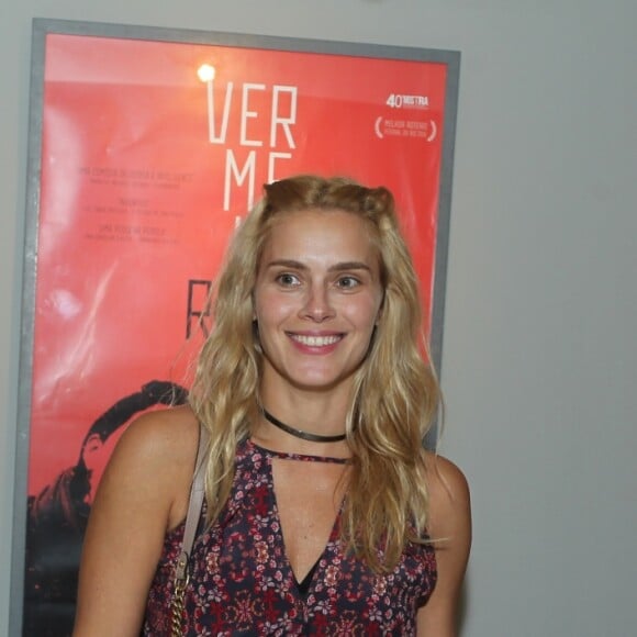 Carolina Dieckmann está driblando o tédio da quarentena com vídeos de dança com o filho caçula