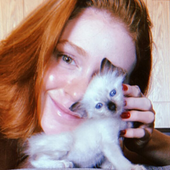 Marina Ruy Barbosa apresentou sua nova pet em foto nesta quarta-feira, dia 25 de março de 2020