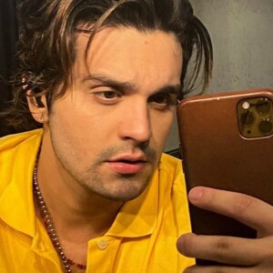 Luan Santana surpreende fãs ao mudar o visual