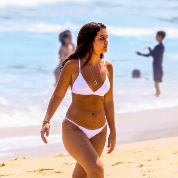 Mel Maia é elogiada em cliques de biquíni e fala de autoaceitação: 'Estou lutando todo dia para ter o bendito amor próprio'