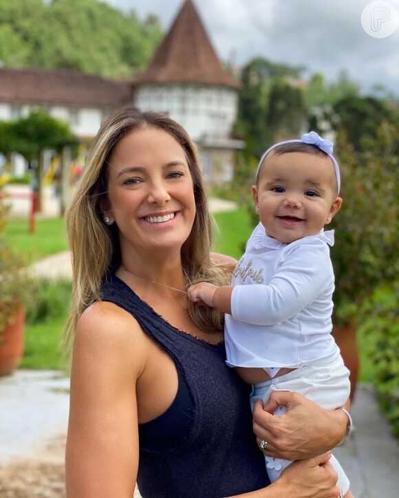 Ticiane Pinheiro postou nova foto da filha caçula, Manuella, e um time de famosas elogiou a bebê