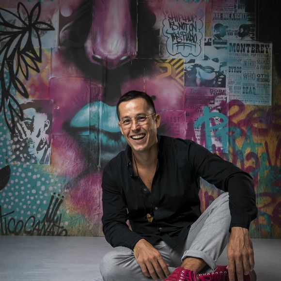 Última semana da novela 'Malhação: Toda Forma de Amar': Peixoto (Roger Gobeth) entrega Rui (Romulo Neto) a Marco Rodrigo (Julio Machao) sobre o sumiço de Rita (Alanis Guillen)