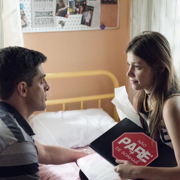 Última semana da novela 'Malhação: Toda Forma de Amar': filha de Marco Rodrigo (Julio Machao), Anjinha (Caroline Dallarosa) vai acreditar que o pai tem culpa na morte de Rita (Alanis Guillen)