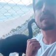 Veja vídeo de Caio Castro com gato na casa de Grazi Massafera!