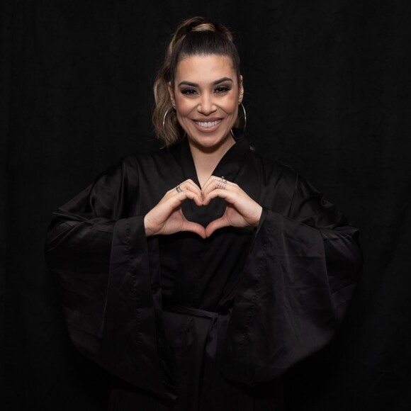 Naiara Azevedo garantiu ter liberação para gravação da música 'Onde Não Tinha Espaço'