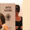 Cleo Pires vota no shopping Fashion Mall, no Rio de Janeiro