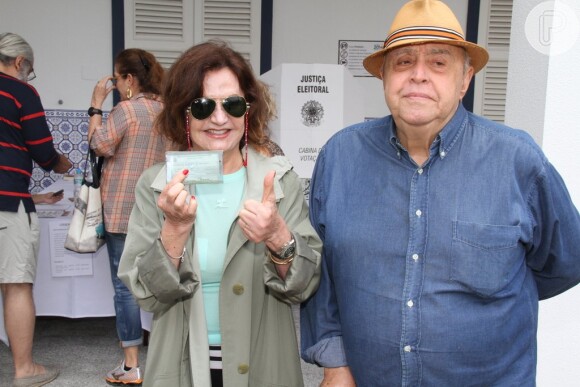 Rosamaria Murtinho e Mauro Mendonça votaram em São Conrado, na Zona Sul do Rio