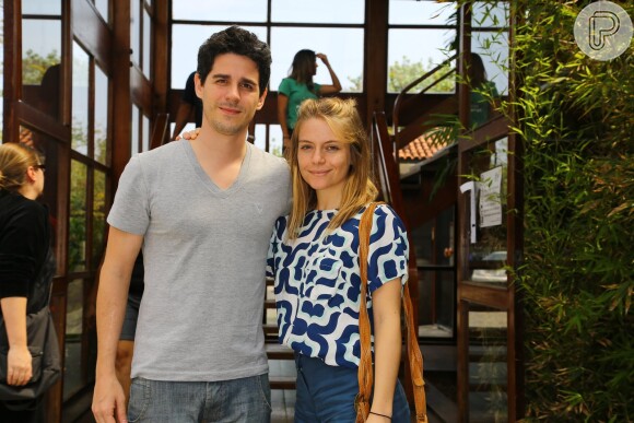 Pedro Neschling e Vitória Frate votaram juntos na Barra da Tijuca, no Rio
