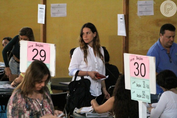 Vanessa Loes foi sem o marido, Thiago Lacerda, votar no Jardim Botânico, na Zona Sul do Rio
