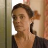 Na novela 'Amor de Mãe', Thelma (Adriana Esteves) vai fazer nova vítima para preservar o segredo que Danilo (Chay Suede) é filho biológico de Lurdes (Regina Casé)