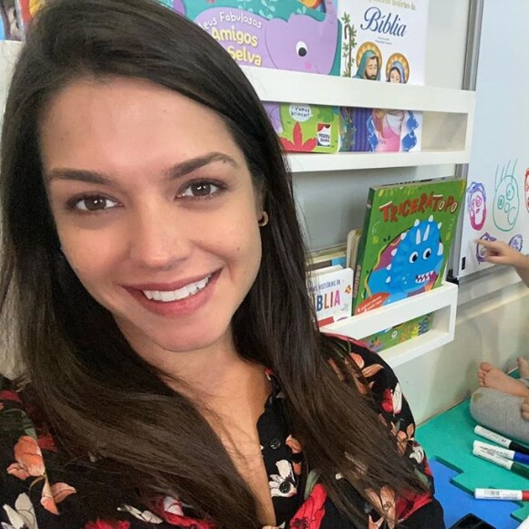 Thais Fersoza criou diversas atividades para divertir os filhos