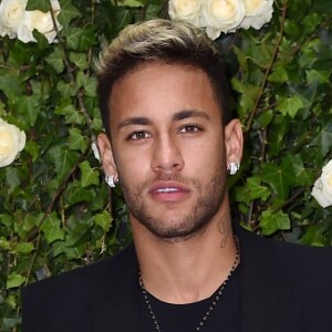 Neymar recebeu namorado de Nadine Gonçalves em sua festa de aniversário em Paris