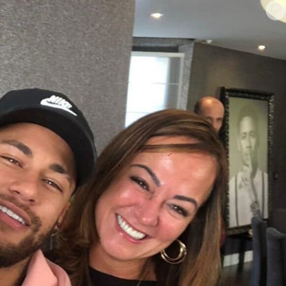 Neymar desejou felicidades à mãe, Nadine Gonçalves: 'Te amo'