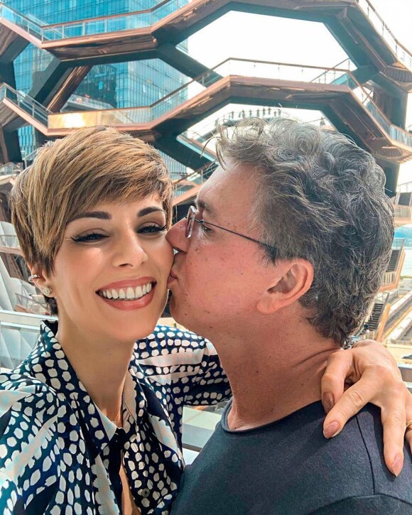 Casado com Ana Furtado, Boninho apareceu dançando com a apresentadora em video