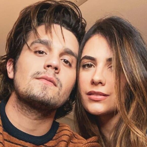 Luan Santana e Jade Magalhães exibem 1ª foto em casa nova!