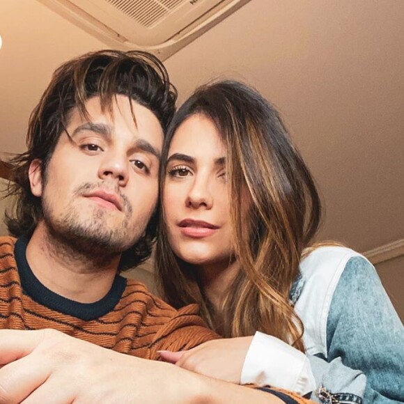 Luan Santana exibe 1ª foto em casa nova após mudança!