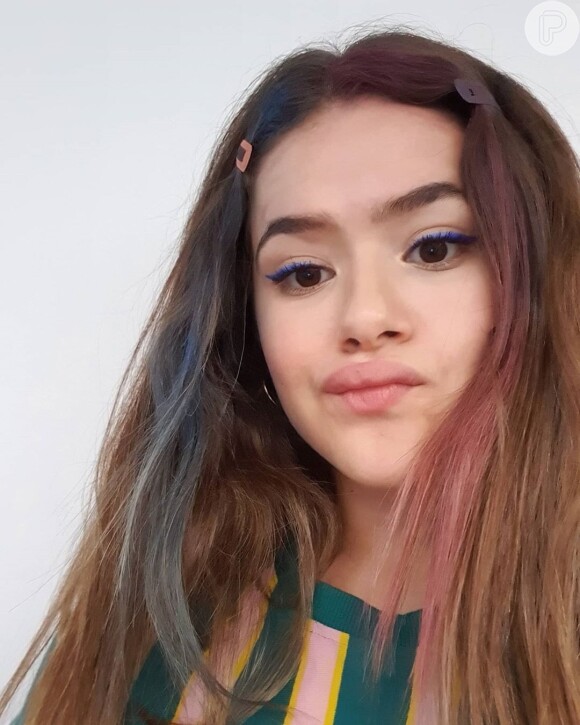 Maisa Silva colore cabelo de azul e rosa com sombras