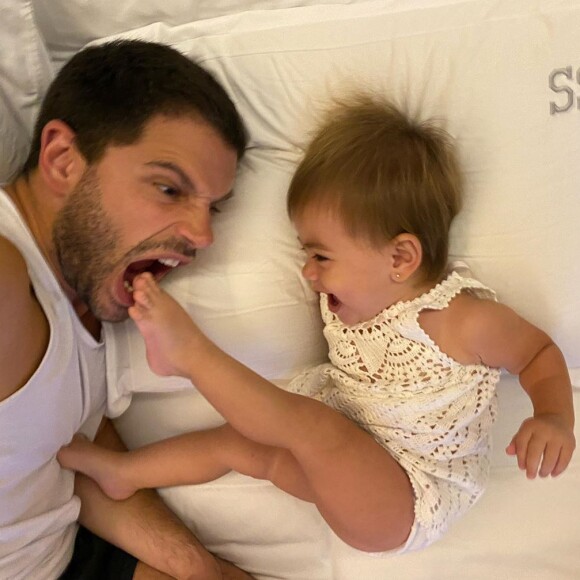 Filha de Duda Nagle e Sabrina Sato, Zoe apareceu descabelada em foto postada pelo pai