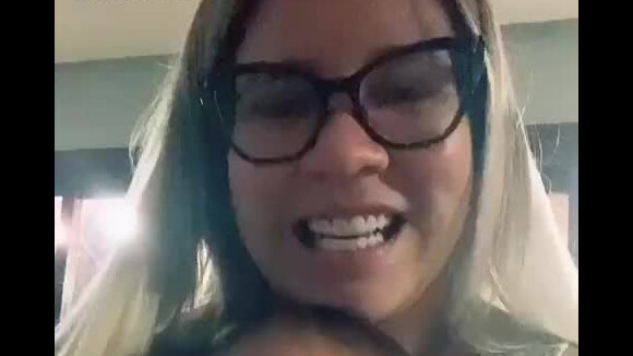Vídeo: Marília Mendonça faz 'dueto' com o filho, Léo, de 4 meses