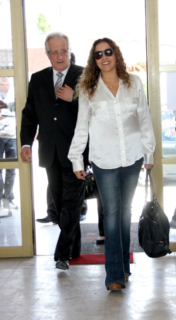 Daniela Mercury chega para audiência de adoção de criança de 3 anos, em 26 de fevereiro de 2013