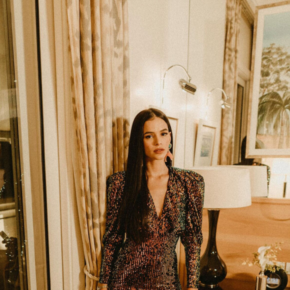 Bruna Marquezine é elogiada por fãs em foto