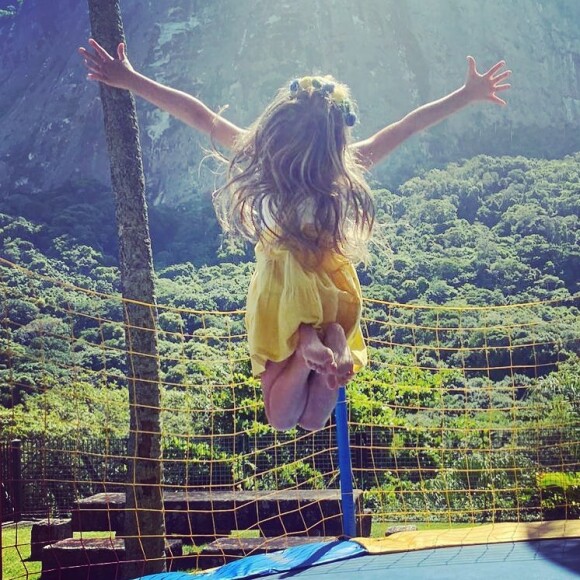 Filha mais nova de Angélica, Eva é protagonista de cliques fofos na rede social da artista