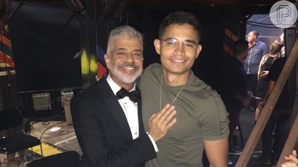 Marido de Lulu Santos postou foto abraçado ao cantor para lhe parabenizar pelos 67 anos que completa nesta segunda-feira, 4 de maio de 2020