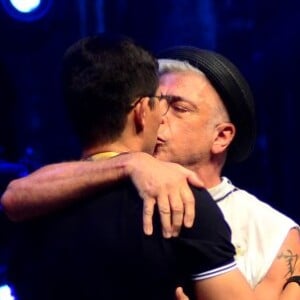 Lulu Santos foi surpreendido com pedido de casamento de Clebson Teixeira em janeiro de 2019