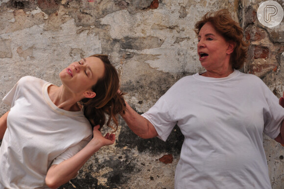 Atriz Daisy Lúcidi contracenou com Mariana Ximenes na novela 'Passione'
