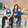 Andressa Suita fez um ensaio com os filhos na véspera do Dia das mães