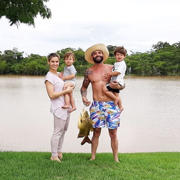 Andressa Suita e Gusttavo Lima dividem com os fãs momentos com os filhos, Samuel e Gabriel