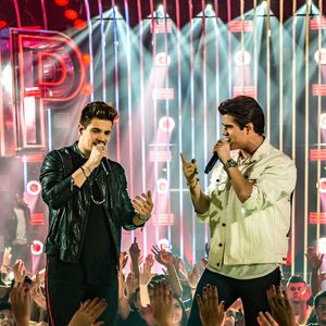 Breno e Caio Cesar, novo namorado de Munik Nunes, têm sucessos como 'Doideira' e 'Londres'
