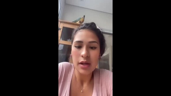 Vídeo: Simone alerta sobre golpe que cita live dela com a irmã, Simaria