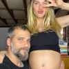 Giovanna Ewbank deixa barriga à mostra aos sete meses de gravidez em foto com Bruno Gagliasso