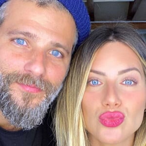 Giovanna Ewbank se surpreende com tamanho da barriga em foto com Bruno Gagliasso, 17 de maio de 2020