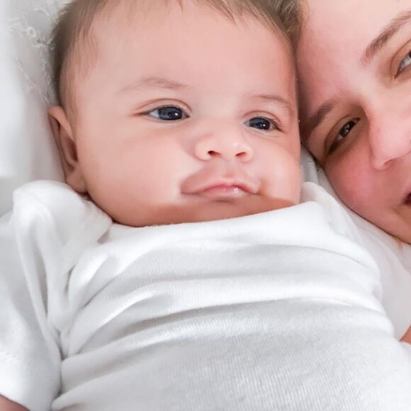 Marília Mendonça derreteu coração seguidores ao publicar foto com filho
