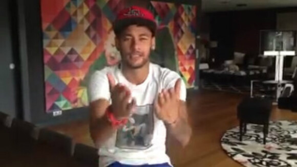 Neymar parabeniza Xuxa por aniversário de 25 anos de sua Fundação em vídeo