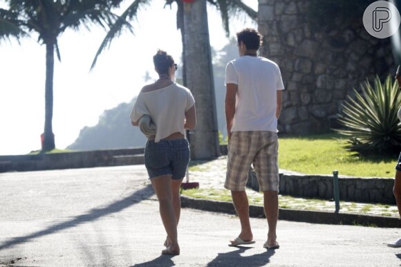 Paolla Oliveira vai à praia com Joaquim Lopez
