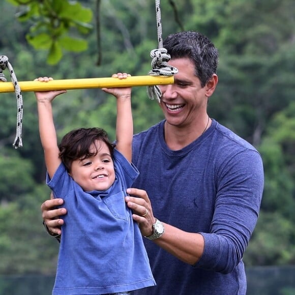 Marcio Garcia encanta ao mostrar foto de treino em família
