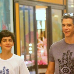 Filho mais velho de Marcio Garcia, Pedro impressiona por crescimento