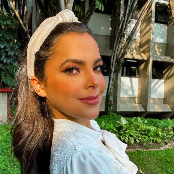 Ex-BBB Emilly Araújo surpreendeu ao aparecer em foto com cabelo loiro