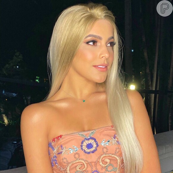 Ex-BBB Emilly Araújo surpreendeu ao aparecer em foto com cabelo loiro