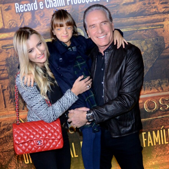 Roberto Justus apareceu em família em foto nesta sexta-feira (22): 'Maior riqueza'