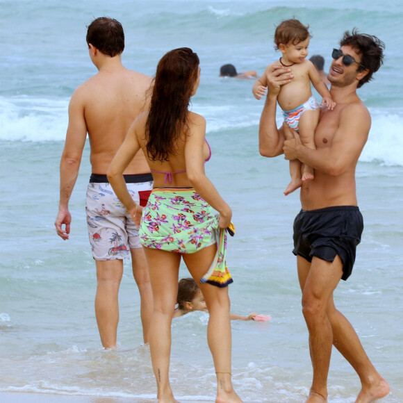 Isis Valverde está isolada com a família por conta da pandemia do novo coronavírus